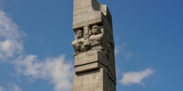 Westerplatte: Bohaterski bastion polskiej historii Historia Pomnik na Westerplatte