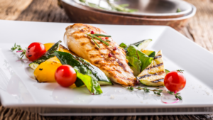 Niskokaloryczna kolacja - warzywa i mięso z grilla